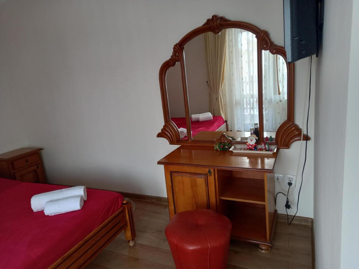 Hotel Pensiunea Alunis à Sadová Extérieur photo