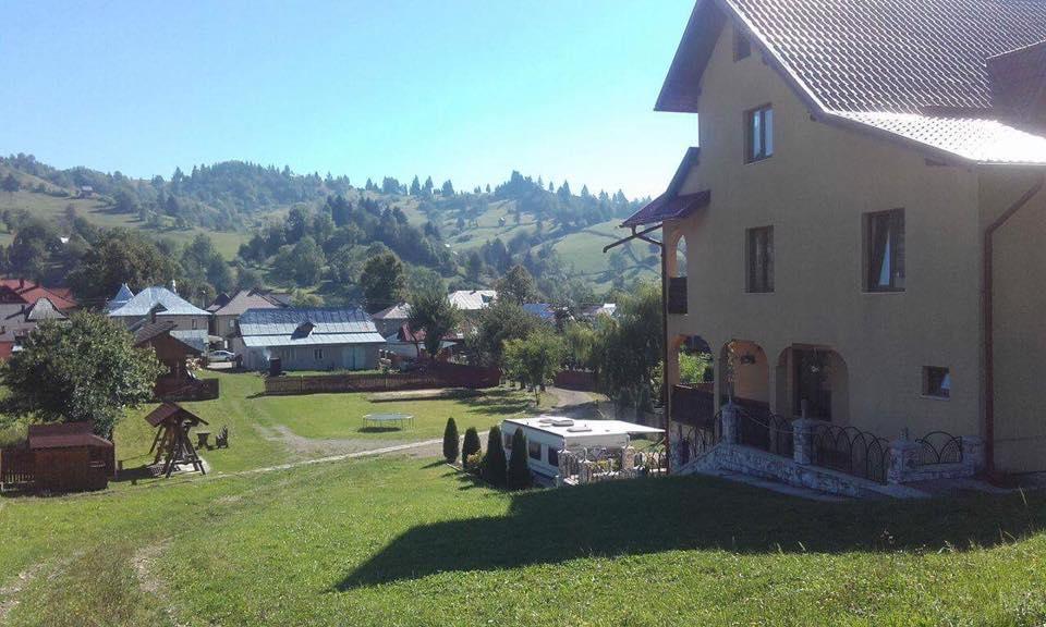 Hotel Pensiunea Alunis à Sadová Extérieur photo
