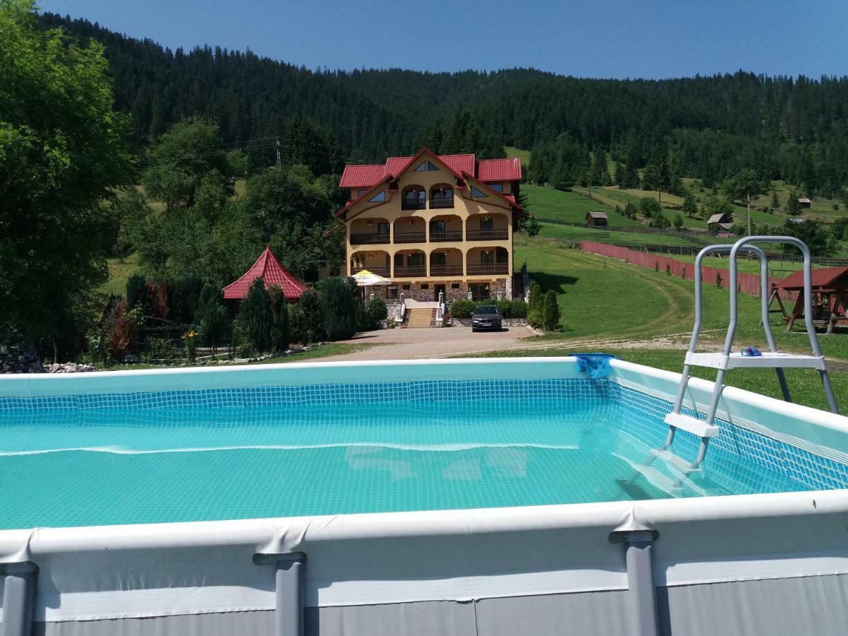 Hotel Pensiunea Alunis à Sadová Extérieur photo